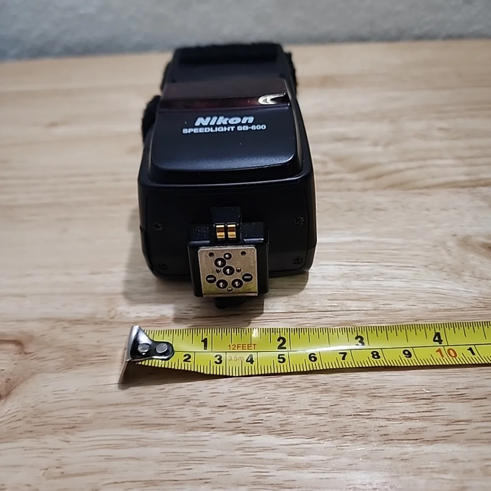 Nikon Speedlight SB-600 Mount Flash / Works GREAT!